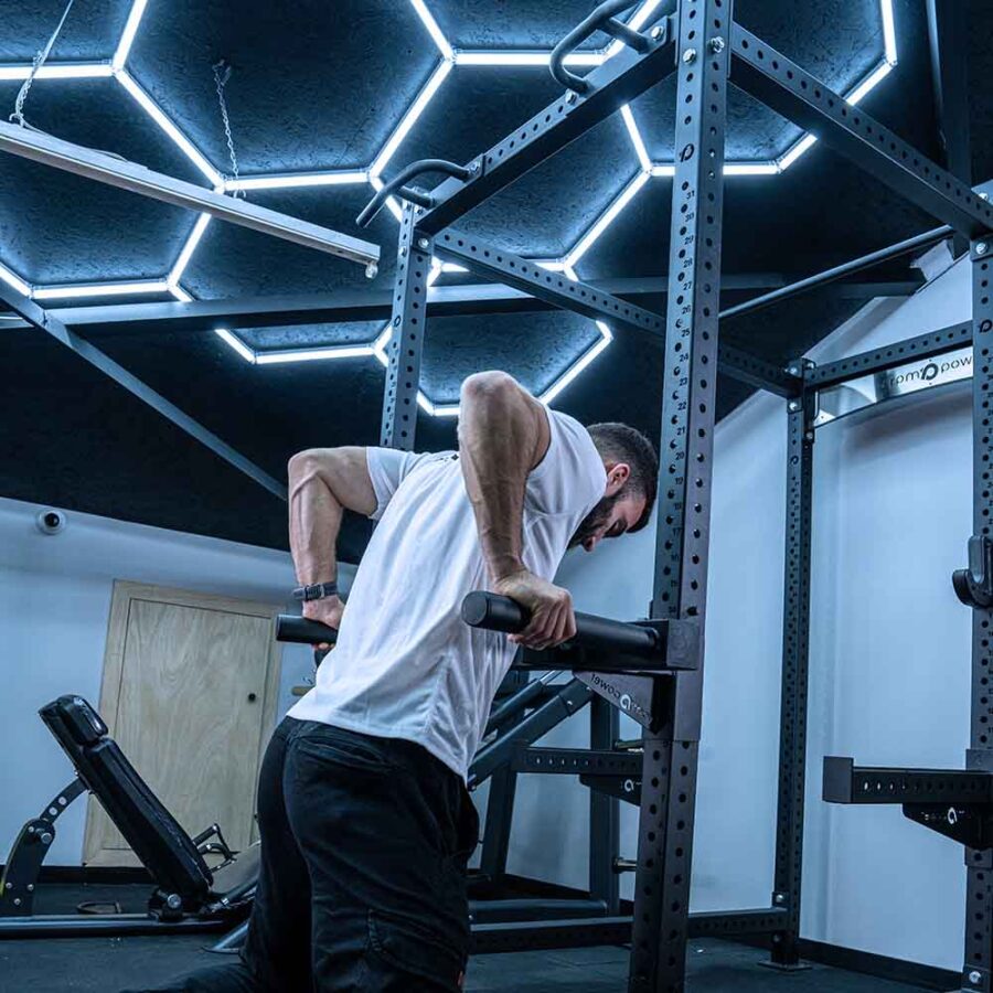 Man using Tricep Dip Horns