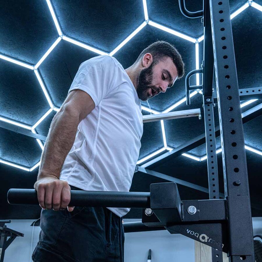 Man using Tricep Dip Horns