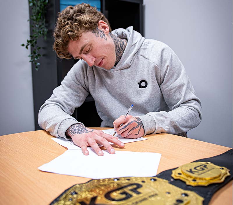 Ciarain Shanahan signing his RPM Power Athlete Contract