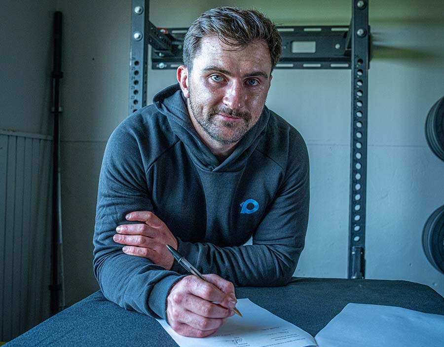 Diarmuid Barron signing a contract